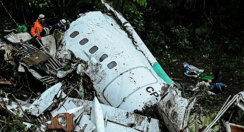 Rescuers work on recovering the bodies of victims of the LAMIA airlines charter that crashed in the mountains of Cerro Gordo, Colombia, on November 29, 2016