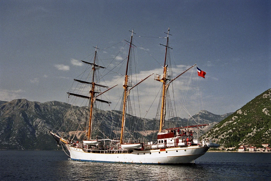 Brod "Jadran" godinama je predmet spora Crne Gore i Hrvatske