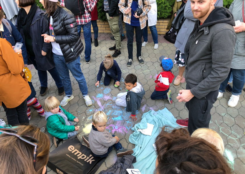 Rodzinny protest przeciwko wypychaniu uchodźców na granicy polsko-białoruskiej