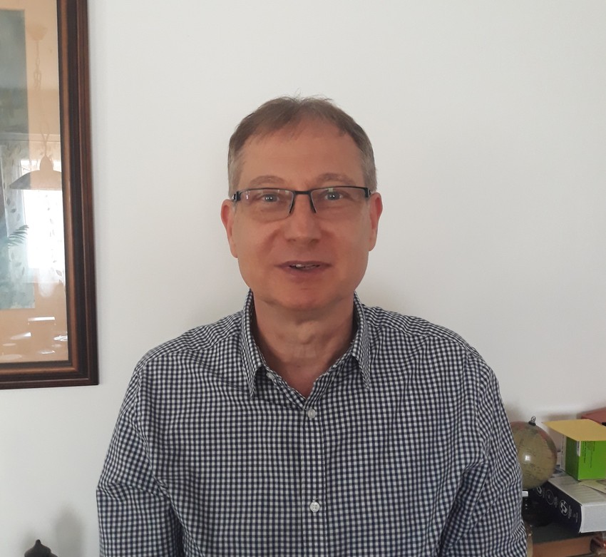 Dr. Gabor Batory Farmacéutico, Naturópata, Consultor de Estilo de Vida, Director Profesional del Centro de Capacitación en Nutrición Integrativa y Funcional