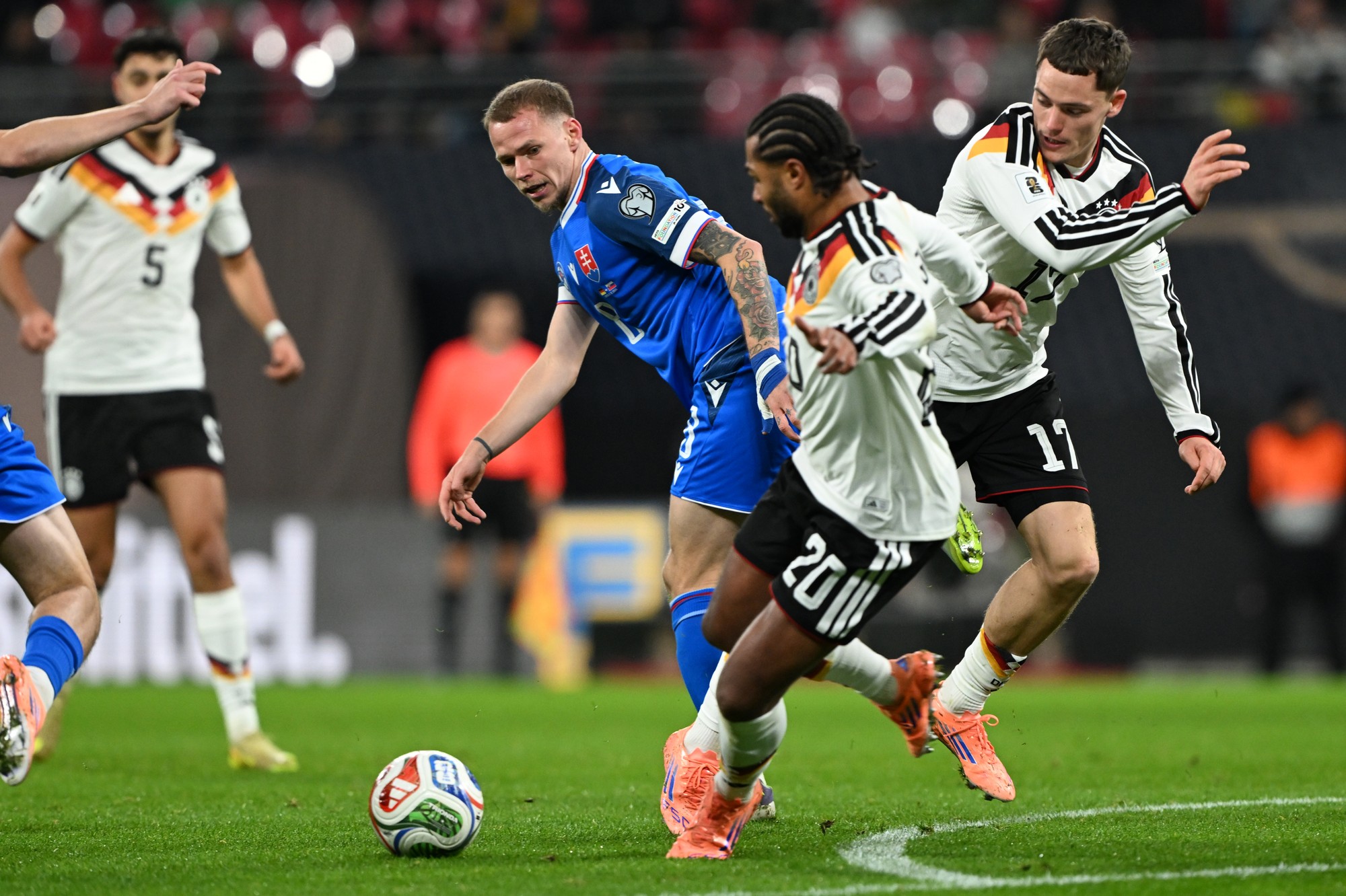 Ondrej Duda (Slovensko) a Serge Gnabry (Nemecko).