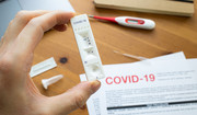 "Loteria covidowa", kwestia genów czy nabyta odporność? Kto nie choruje na COVID-19? 