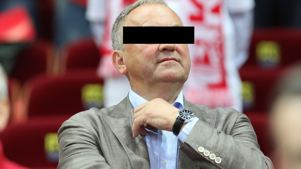 Według informacji telewizji TVN24 prezes Polskiego Związku Piłki Siatkowej Mirosław P. został zatrzymany przez Centralne Biuro Antykorupcyjne. Agencja od czwartku prowadzi działania w siedzibie związku. Radio Zet podało w piątek rano, że CBA postawiło Mirosławowi P. zarzuty korupcyjne.