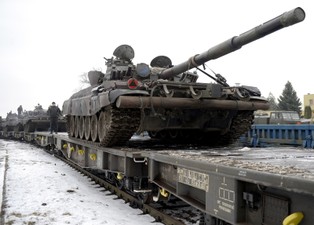 Czołgi z 21 Brygady Strzelców Podhalańskich w drodze na ćwiczenia do Drawska. Zdjęcia z załadunku