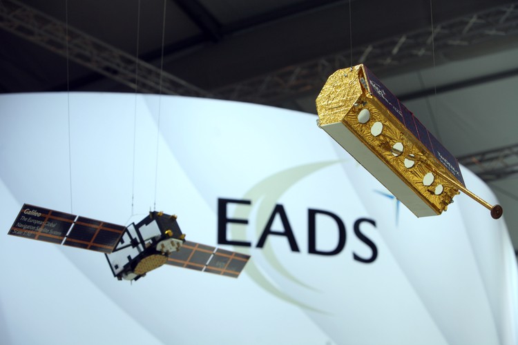 EADS N.V. (European Aeronautic Defence and Space Company) to były holenderski koncern zbrojeniowy, którego operacyjne centra znajdowały się w Paryżu  i Monachium. Jedynie 20,5 proc. całkowitego przychodu  firmy w 2012 roku (72,64 mld dol.) pochodziło z sektora obronnego. W 2014 roku firma została podzielona na 3 części: Airbus, Airbus Defence and Space, and Airbus Helicopters).