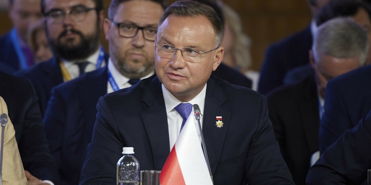 Niewykluczone, że prezydent Andrzej Duda zawetuje "lex TVN", jeśli ustawa ta trafi na jego biurko. Taki sygnał wysłał po raz pierwszy w rocznicę bitwy warszawskiej i Święto Wojska Polskiego.