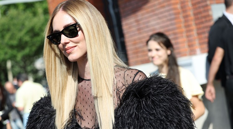 Chiara Ferragni csodás frizurája is biztosan néha igazításra szorul Fotó: Getty Images