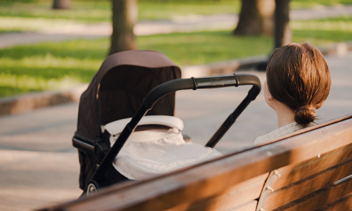 ZUS żąda zwrotu świadczeń od matek prowadzących działalność. choćby 300 tys. zł