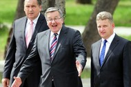 komorowski rozdziawia paszczę