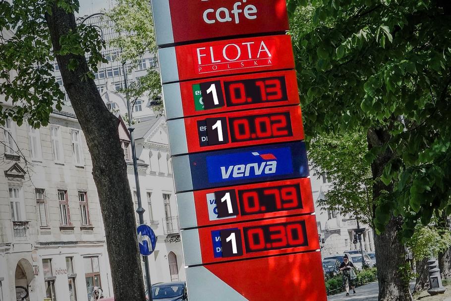 Ceny paliw mogą przekroczyć 10 zł. Branża szykuje wymianę pylonów przy stacjach