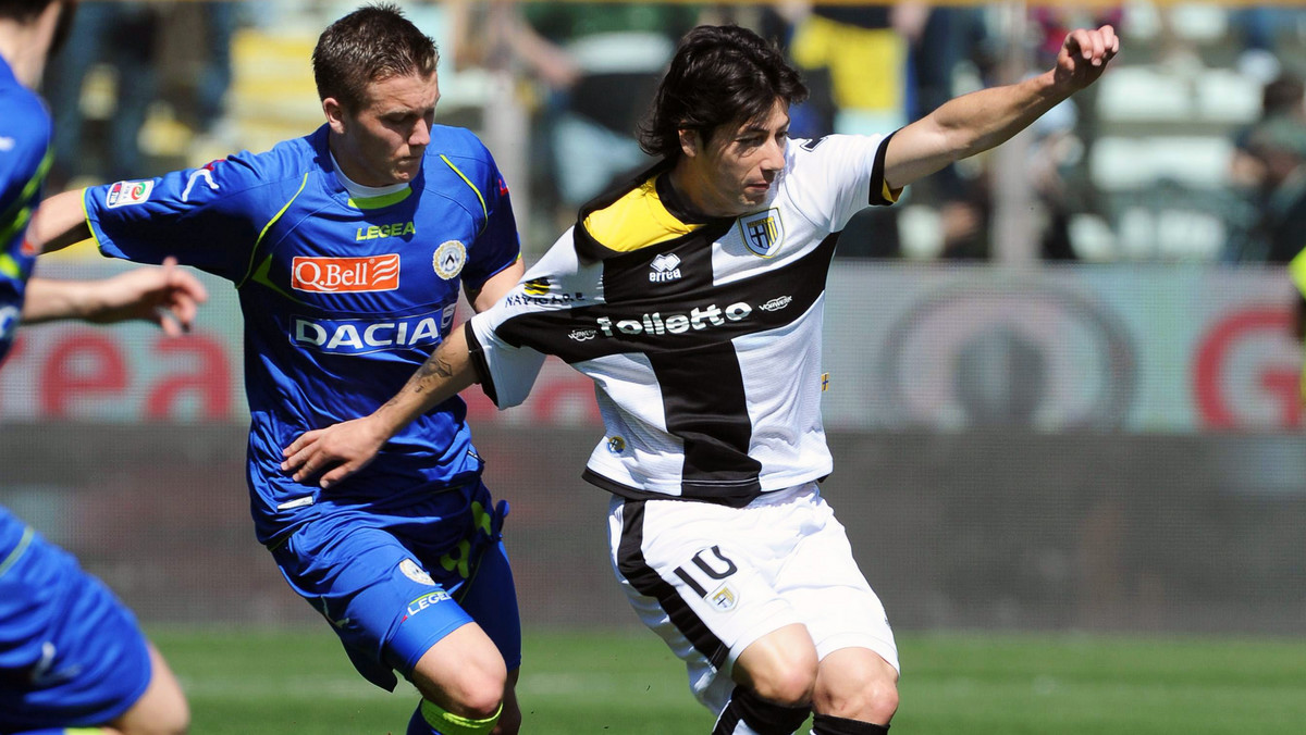 Francesco Guidolin będzie coraz odważniej stawiał na Piotra Zielińskiego. Młody Polak cieszy się u swojego szkoleniowca dużym kredytem zaufania. Pierwszą poważną szansę, którą dostał w niedzielnym meczu z Parma FC, wykorzystał. - Cały czas idzie naprzód - chwalił go Włoch.