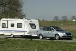 Nowe zasady dotyczące jazdy z przyczepą. Nareszcie koniec z bzdurnym przelicznikiem