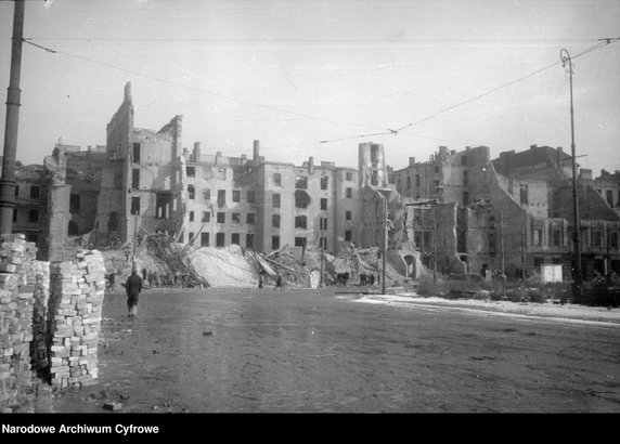 Ruiny placu Teatralnego w Warszawie, 1946-1947 r.