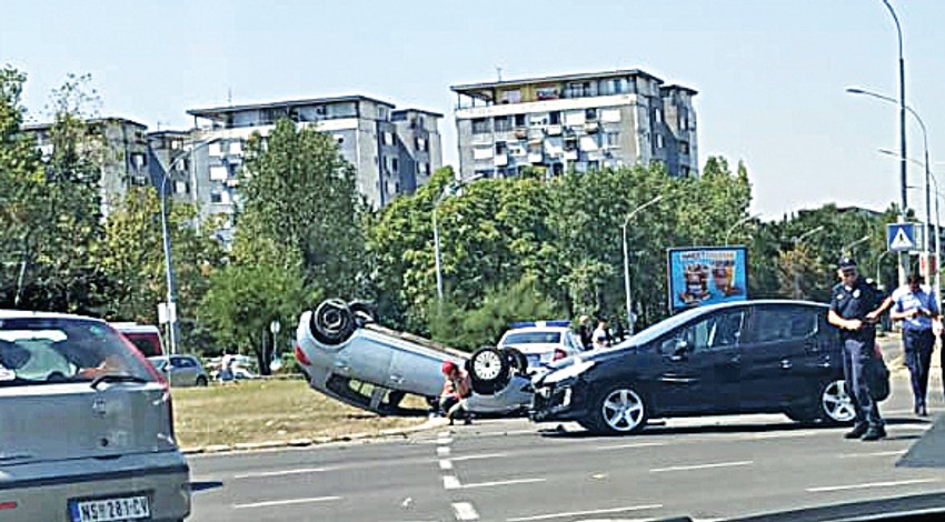 Automobil je nedavno završio na krovu