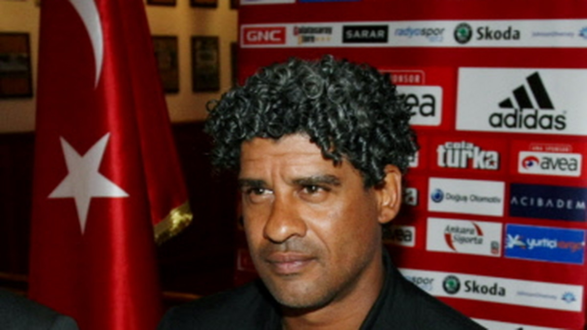 Frank Rijkaard, były trener m. in. FC Barcelony, ma zastąpić Roya Hodgsona na stanowisku menedżera Liverpoolu - informują angielskie media.