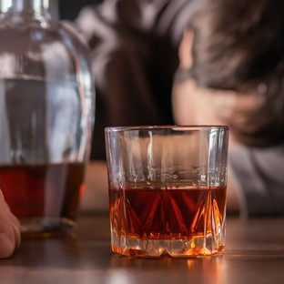 Édesapám már éjszaka is kijár alkoholt inni - hová fordulhatunk?Az orvos válaszol
