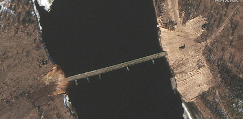 Tajemnicza struktura na Prypeci 4 km od ukraińskiej granicy. Rosyjskie oddziały wybudowały most pontonowy? 