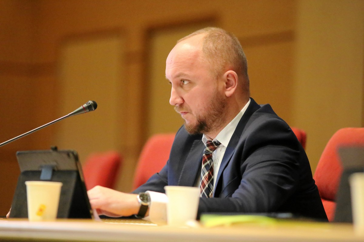Łukasz Prokorym jest radcą prawnym, w poprzedniej kadencji samorządu był przewodniczącym Rady Miasta Białystok