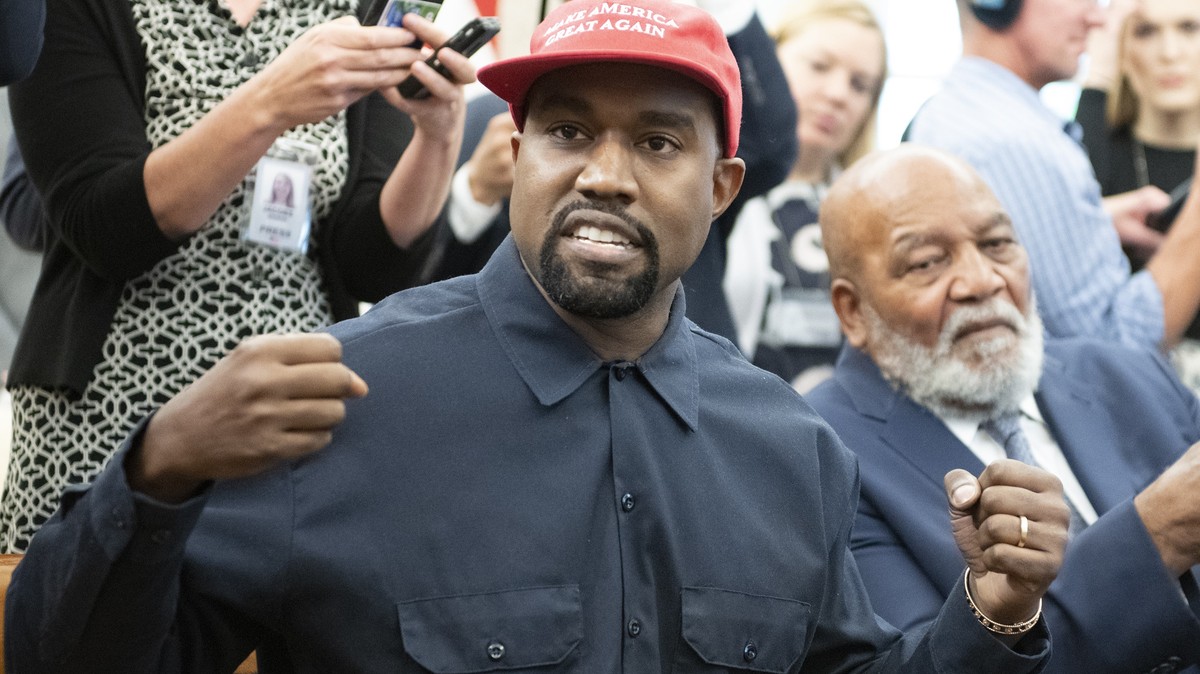 Kanye West kegyetlenül kiakadt és nekiesett egy újságírónak, aki megkérdezte tőle, van-e a feleségének szabad akarata