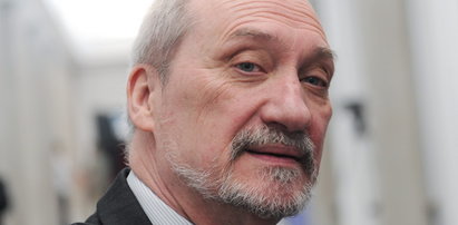 Macierewicz: Nasi eksperci nie dadzą się zastraszyć