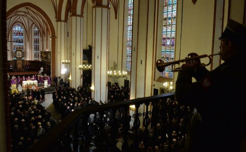Prezydent podkreślił, że żegna jedną z legend polskiej opozycji demokratycznej lat 70. i polskiego oporu lat 80., "lat stanu wojennego, lat zmagań solidarnościowych"