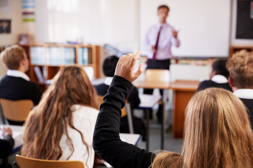 O złożeniu projektu poinformowała posłanka Lewicy Agnieszka Dziemianowicz-Bąk w środę na briefingu przed Ministerstwem Edukacji Narodowej, przed rozpoczęciem w resorcie posiedzenia Zespołu do spraw statusu zawodowego pracowników oświaty.