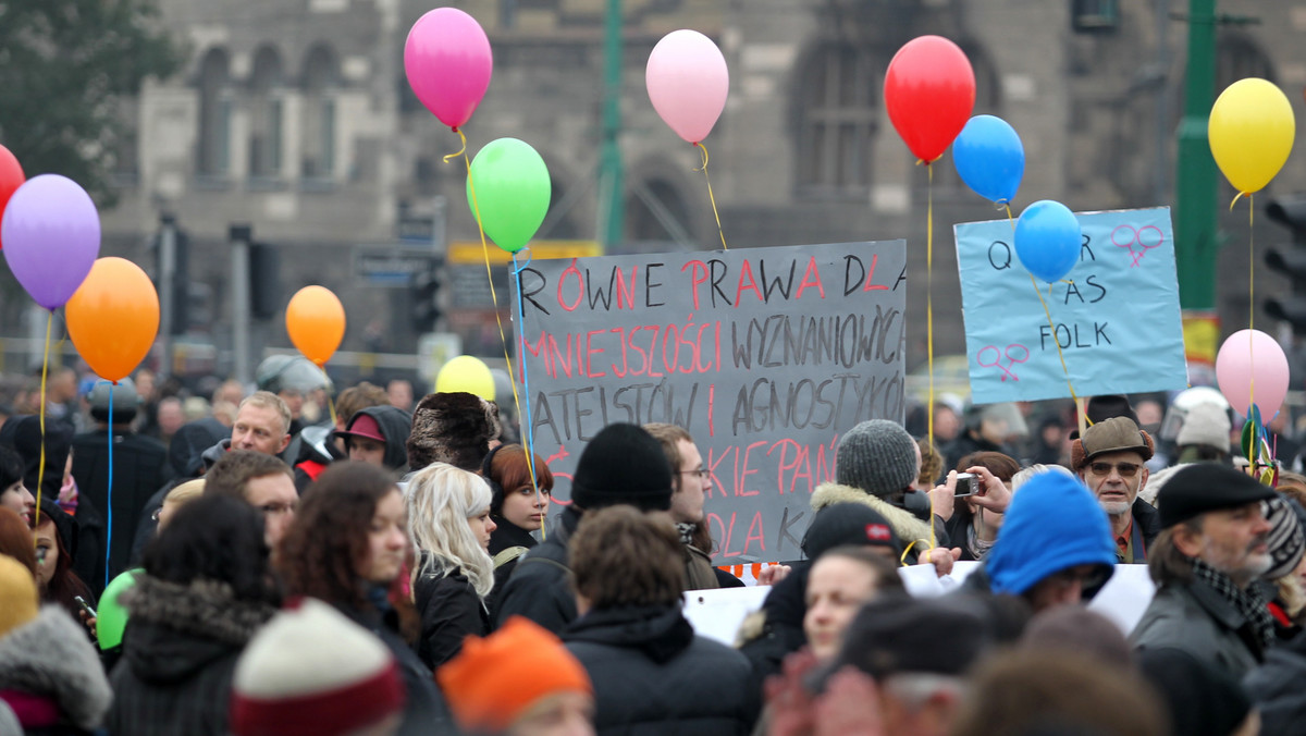 Ok. 300 osób wzięło udział w marszu równości, który w sobotę przeszedł ulicami Poznania. Manifestację poprzedziła pikieta zorganizowana przez ONR. Marsz równości zakończył trwające od poniedziałku VIII Dni Równości i Tolerancji.