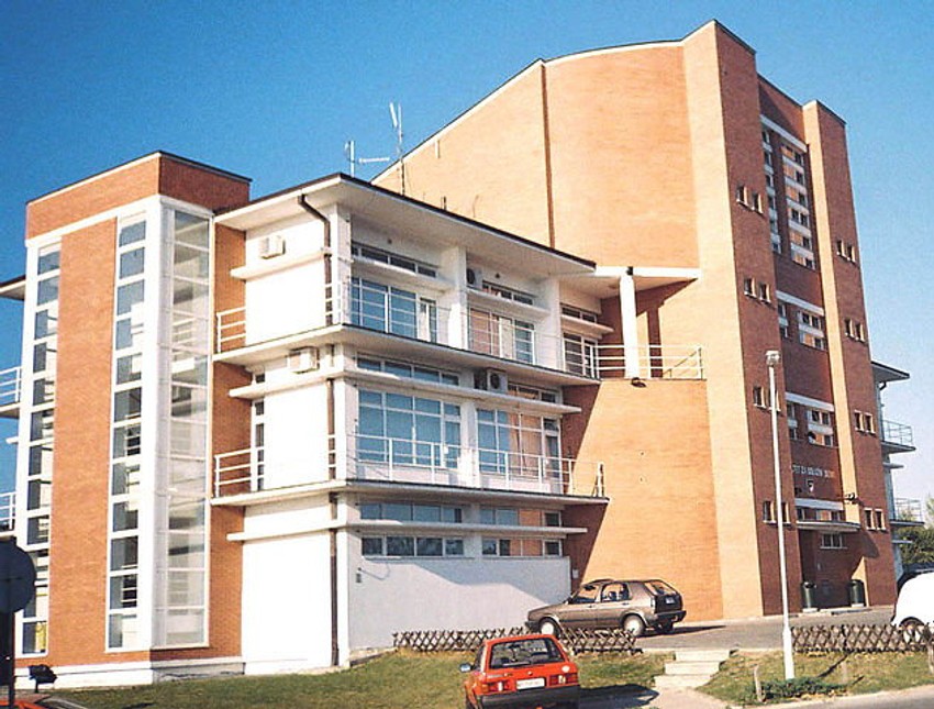 Fakultet za uslužni biznis "Fabus" u Sremskoj Kamenici kod Novog Sada