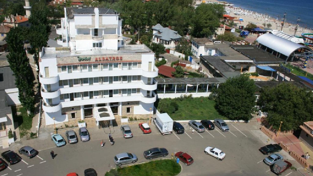 Hotelul Albatros din Mamaia se vinde cu 2,2 milioane de euro