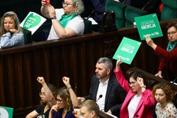 W Sejmie przed odrzuceniem projektu liberalizującego przepisy aborcyjne