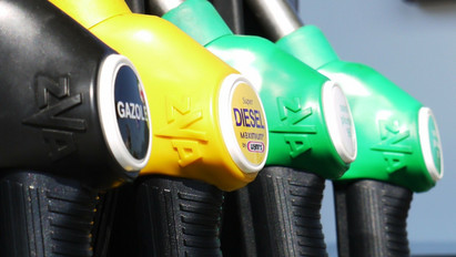 Kijött a rendelet: itt vannak a részletek az üzemanyagárak befagyasztásáról