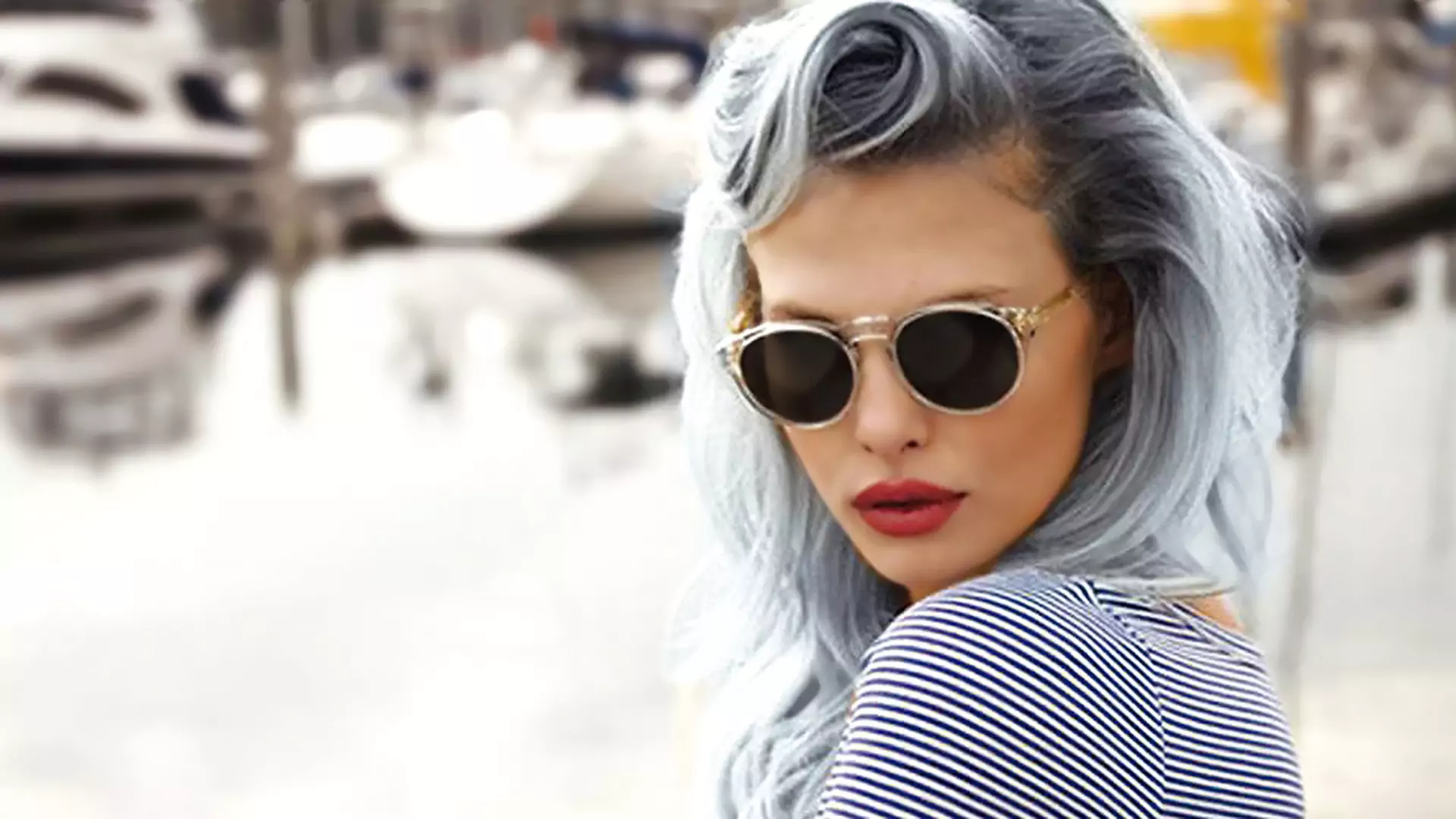 Siwe włosy to nowy trend w koloryzacji włosów. Która się odważy?