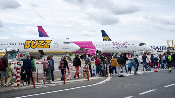 Przekroczenie spodziewanej granicy będzie miało znaczenie symboliczne. Wrocławskie lotnisko opuści grupę portów obsługujących do 5 mln pasażerów rocznie i znajdzie się w kategorii lotnisk średniej wielkości, obsługujących od 5 do 10 mln podróżnych.