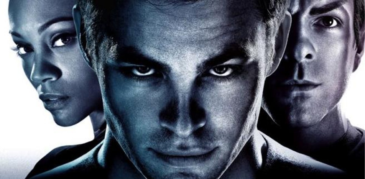 Język klingoński Klingoni to dumna wojownicza rasa tworząca potężne imperium w uniwersum Star Treka. Na potrzeby produkcji powstał pełen język klingoński, który szybko przekroczył ramy celuloidu. W języku klingońskim wydano m. in. Hamleta Williama Szekspira, jest dostępna także aplikacja ułatwiająca naukę kosmicznego narzecza. Dyplom w tym temacie przyznaje m. in. University of British Columbia.