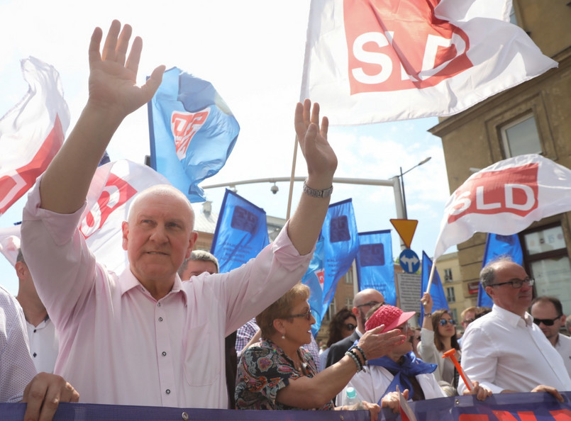 rzewodniczący Ogólnopolskiego Porozumienia Związków Zawodowych Jan Guz podczas marszu OPZZ