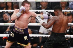 Saul "Canelo" Alvarez obronił mistrzowskie pasy w wadze super średniej