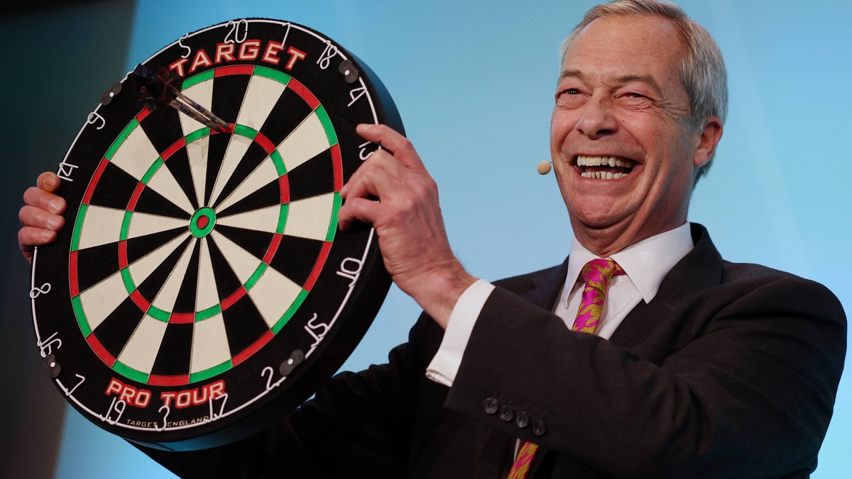 Reform UK Nigela Farage'a prawie dogania rządzącą Partię Pracy w najnowszym sondażu, różnica wynosi zaledwie jeden punkt procentowy [Źródło: Politico]
