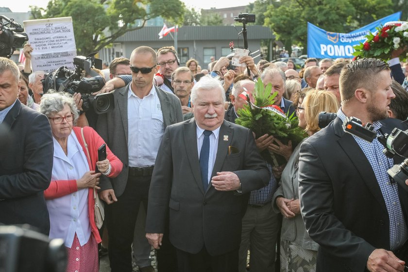 Lech Wałęsa zrugał Roberta Biedronia. „To jest grzech”