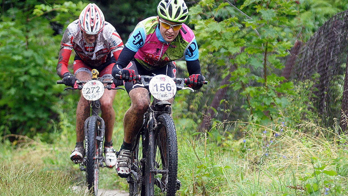 Kolejny rekord frekwencji padł w Urlach! 31 ekip rywalizowało w IV Drużynowych Mistrzostwach Polski Amatorów MTB. To o cztery więcej niż przed rokiem i aż o 15 więcej niż przed dwoma laty. Tegoroczną rywalizację zdominowała ekipa BSA Pro Tour, która sięgnęła po mistrzowskie tytuły w trzech spośród czterech kategorii. Bardzo mocne składy wystawiły również Świat Rowerów Racing Team, Subaru Trek Gdynia i PSK Przeworsk.