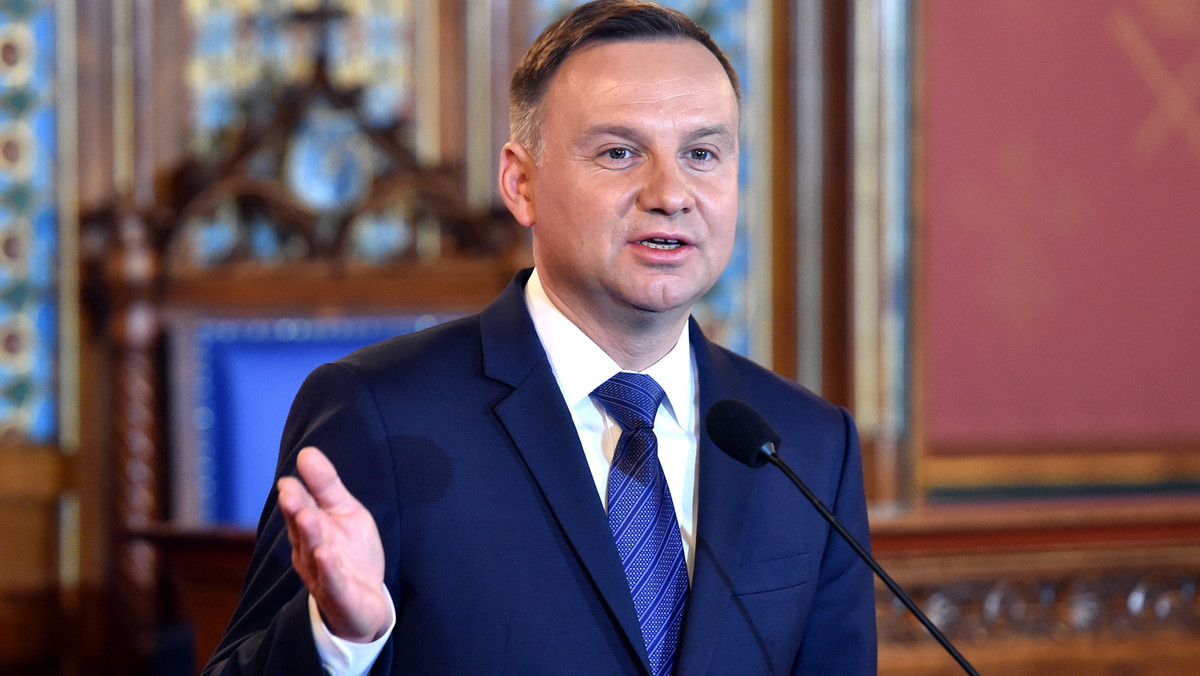 Andrzej Duda skomentował wczorajszą rozmowę z francuskim prezydentem-elektem Emmanuelem Macronem. - Chciałbym, żeby nastąpił swoisty reset w relacjach polsko-francuskich, które w ostatnim czasie z różnych przyczyn bywały trudne - powiedział dziś prezydent.