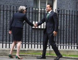 Pani premier, czy tak wypada? Theresa May znów zaszalała z butami