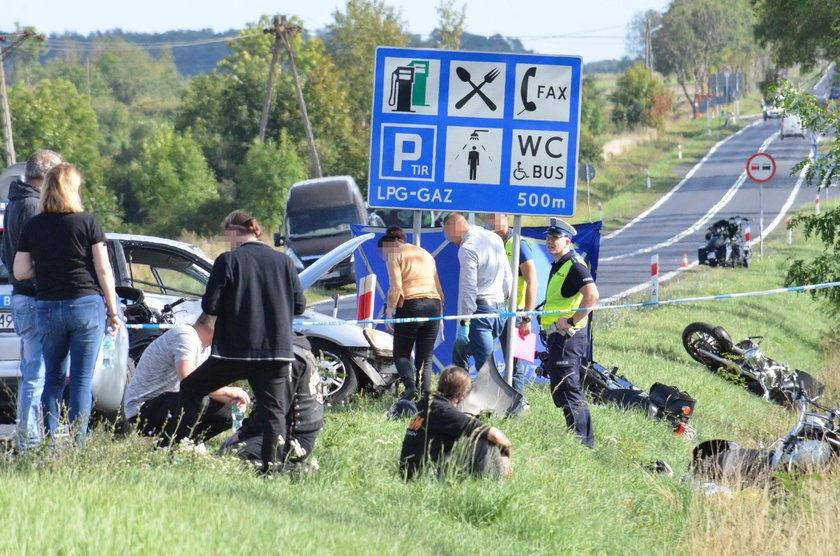 Motocykliści jechali na wesele. W kolumnę uderzyło auto!