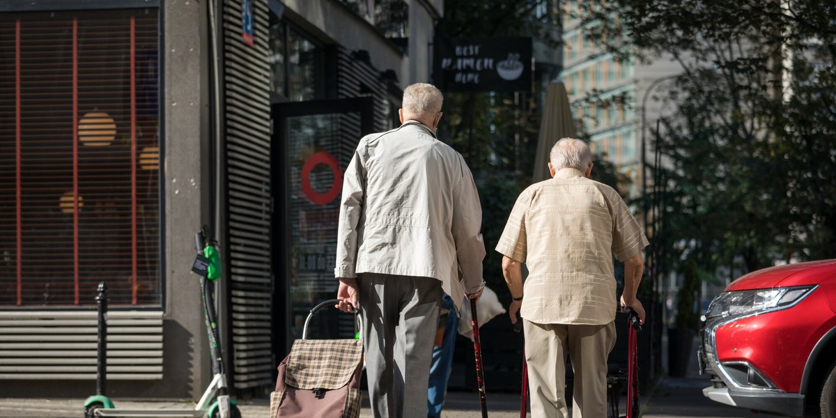 O limitach muszą pamiętać wcześniejsi emeryci, którzy nie osiągnęli wieku emerytalnego (60 lat dla kobiety i 65 lat dla mężczyzny), oraz renciści.