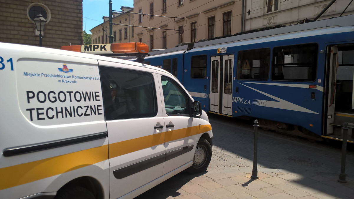 Seria awarii trakcji oraz tramwajów od rana paraliżuje Kraków. Pasażerowie zmuszeni byli podróżować objazdami lub przesiadać się na inne linie.
