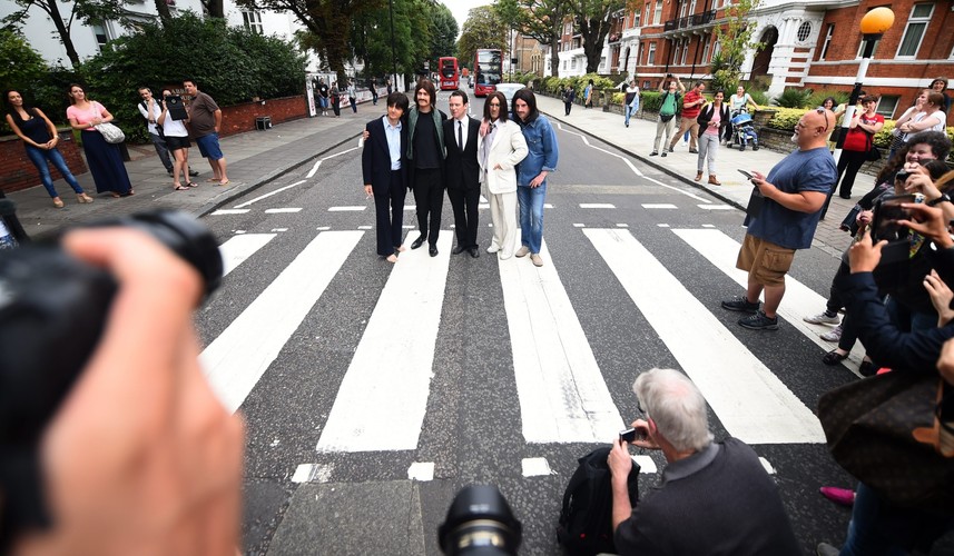 Fani Beatles świętowali 45-lecie albumu 'Abbey Abbey Road' [ZDJĘCIA]