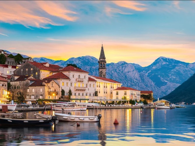 Perast je stari gradić-muzej gde svaka uličica, kuća, stepenik, kamen ima svoju priču i istoriju