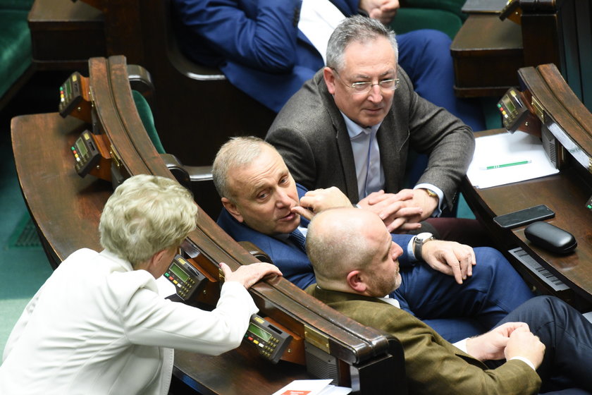 Ustawa represyjna w Sejmie. Awantura o sądy i tzw. "ustawę kagańcową"