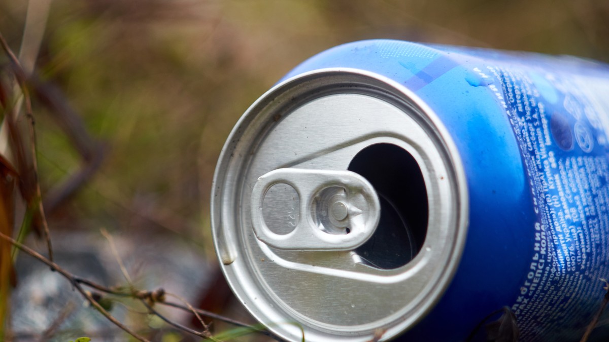 Planinari pronašli staru limenku, a kada su videli šta je unutra, shvatili su da su BOGATI: Ubrzo uočili i sedam kila 