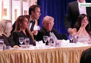 Novinarka sa Melanijom i Donaldom Trampom