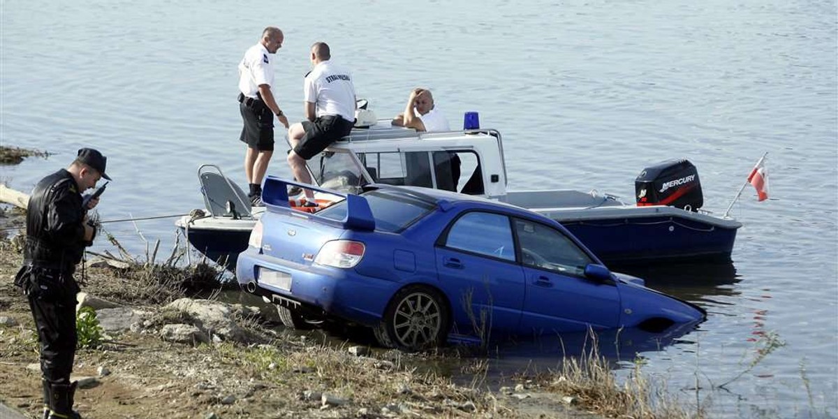 Wypadek w Warszawie. Auto w rzece